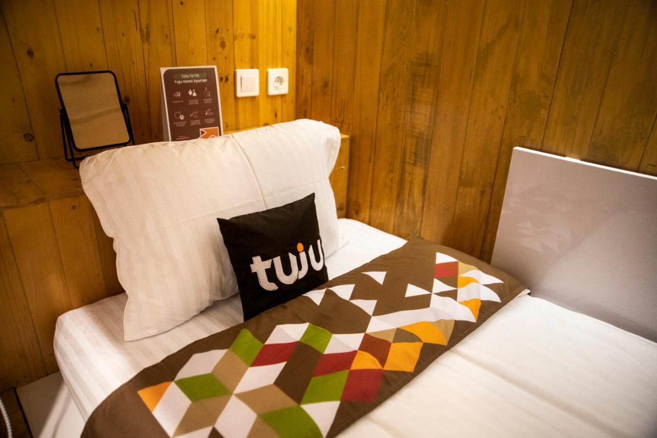 Tuju Arteri Pods Hostel Jakarta Exterior photo