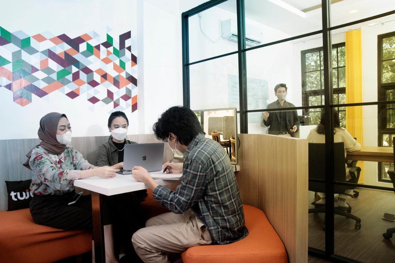 Tuju Arteri Pods Hostel Jakarta Exterior photo